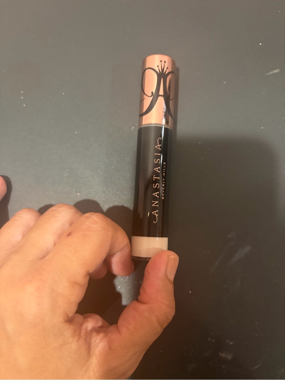 Anastasia Beverly Hills Magic Touch Concealer -shade 2 - Picture 3 of 5